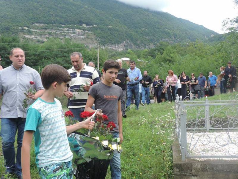 8 აგვისტოს პატივი მიაგეს  ომში დაღუპული ლეჩხუმელის ზურაბ ეფაძის ხსოვნას
